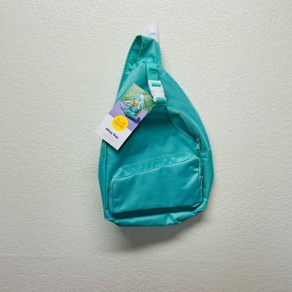 Sun Squad Sling Bag in the color Teal